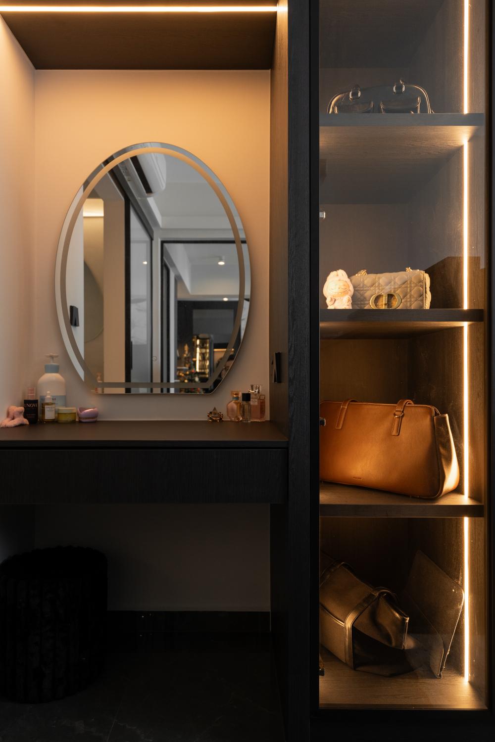 Modern Bedroom with Mirror and Display Cabinets