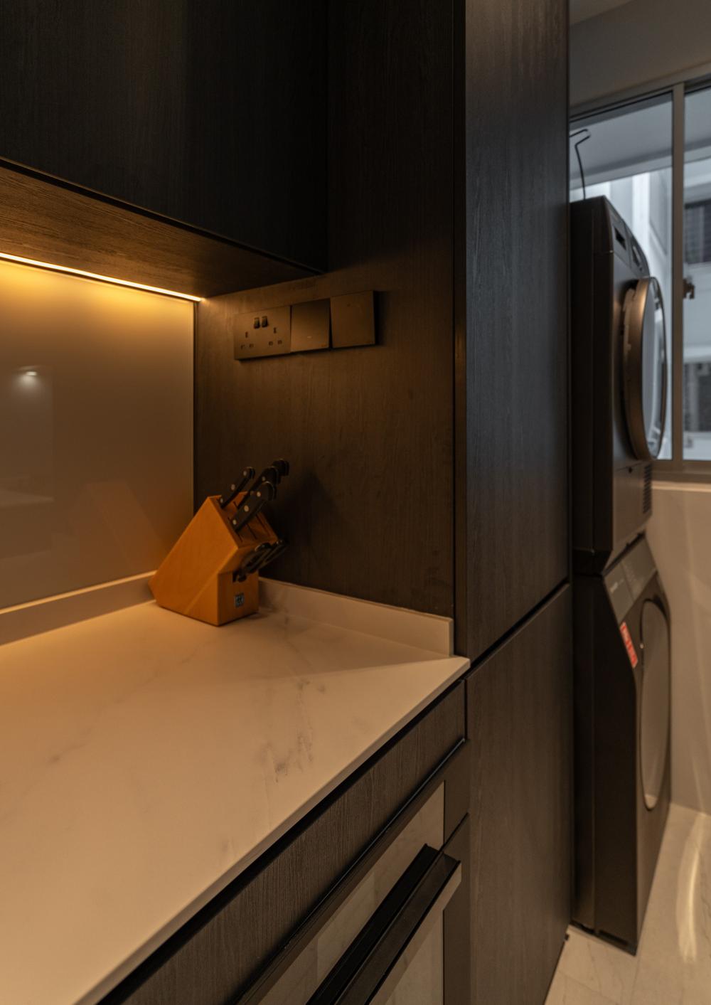 Modern Kitchen with Kitchen Island and Washing Machine