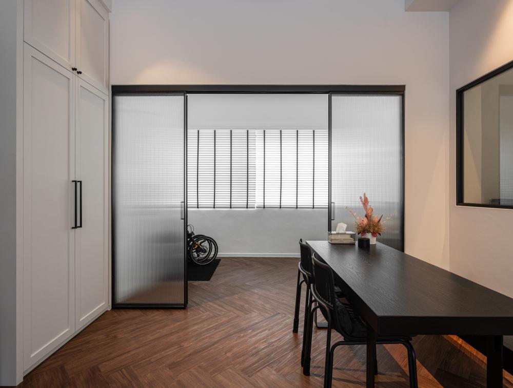 Modern Dining Room with Dining Table and Dining Chairs