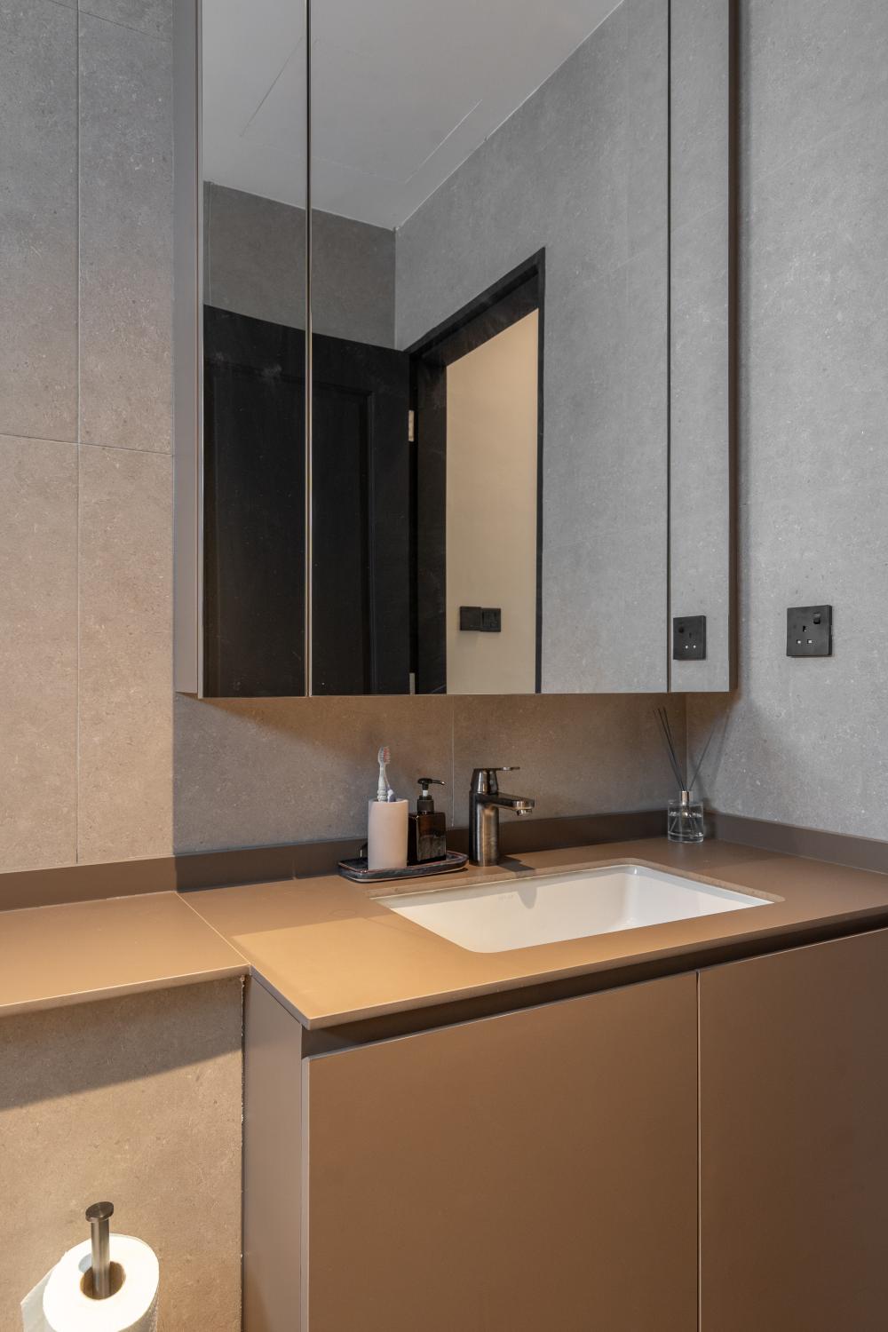 Modern Bathroom with Mirror and Bathroom Storage