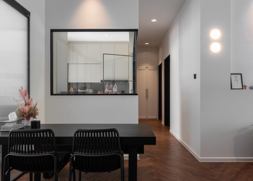 Modern Dining Room with Dining Table and Dining Chairs