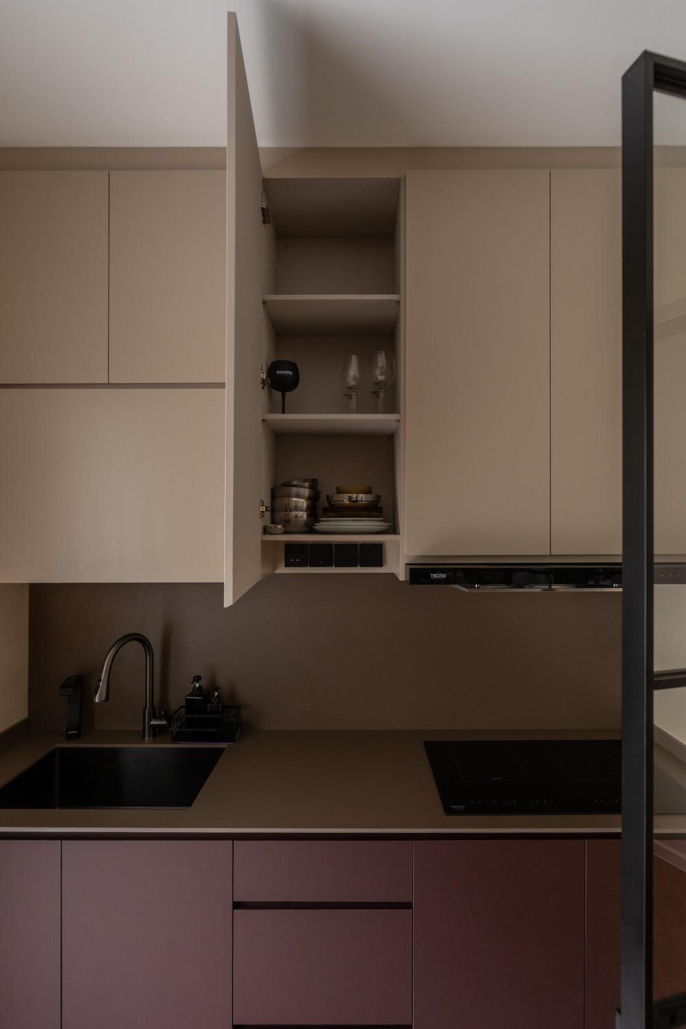 Modern Kitchen with Kitchen Island and Kitchen Accessories