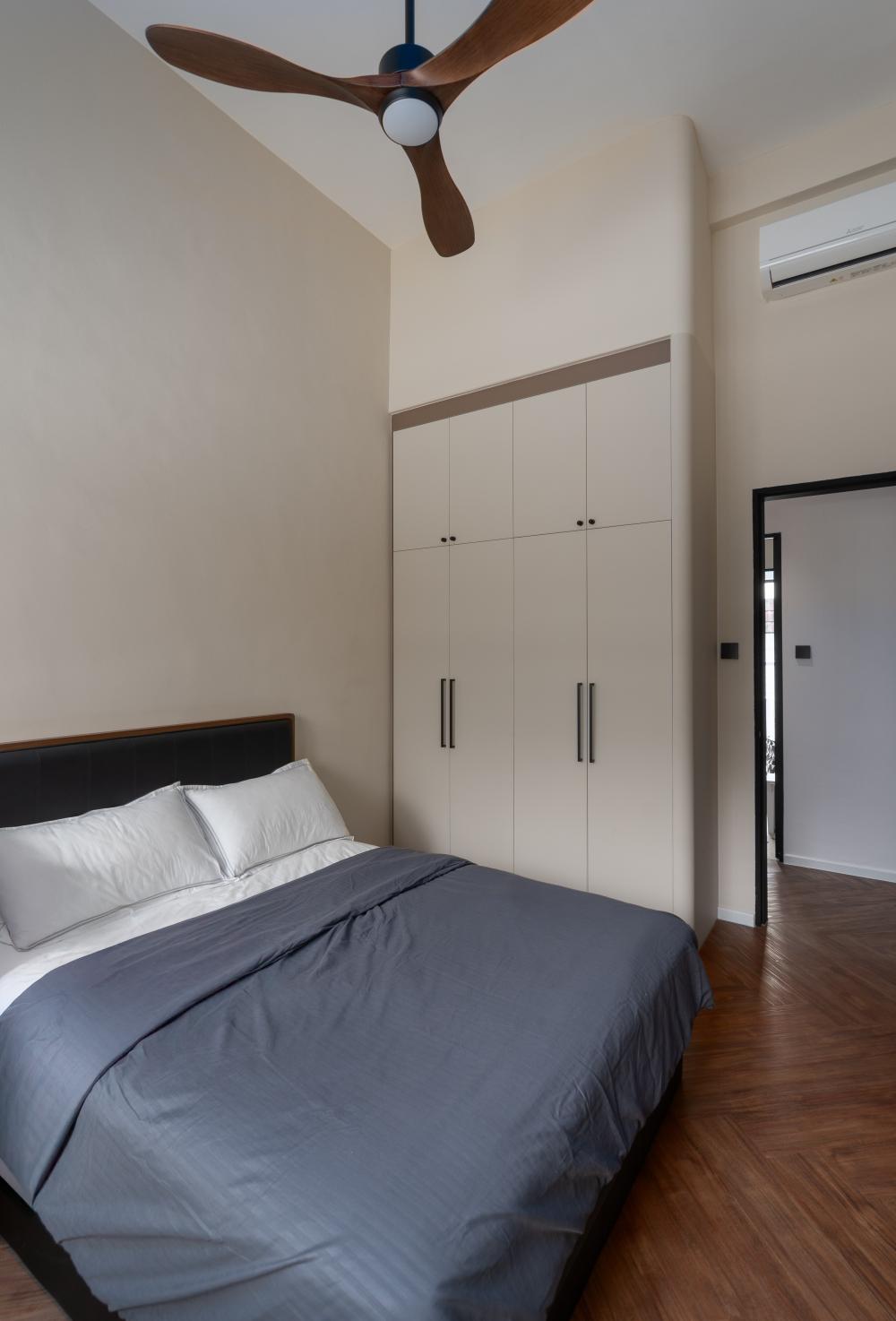 Modern Bedroom with Wardrobe and Queen Bed