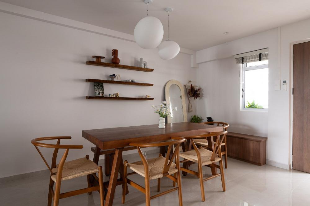 Modern Dining Room with Dining Table and Dining Chairs
