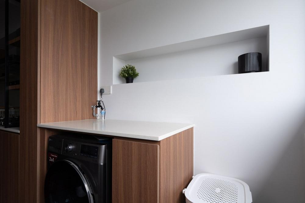 Modern Kitchen with Washing Machine and Laundry Area