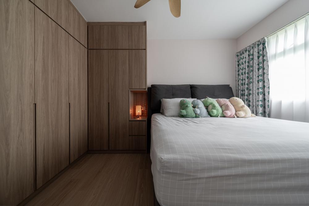 Country Bedroom with Wardrobe and Queen Bed