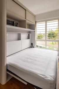 Modern Bedroom at BLK 296B Bukit Batok St 22