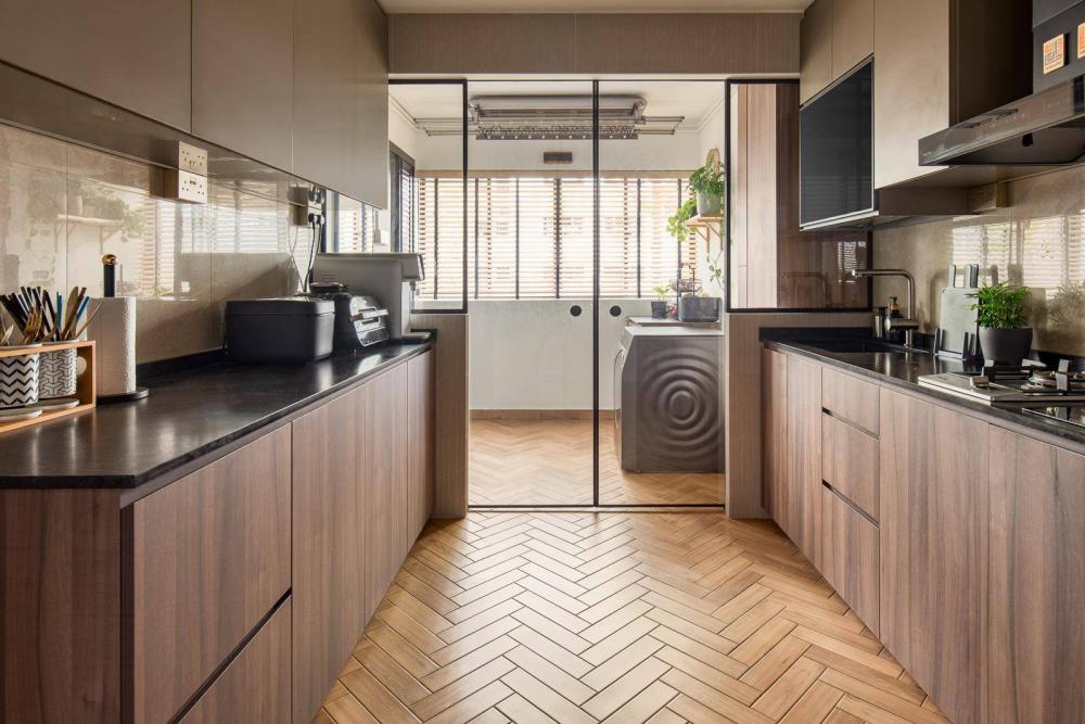 Contemporary Kitchen with Kitchen Accessories and Kitchen Tap