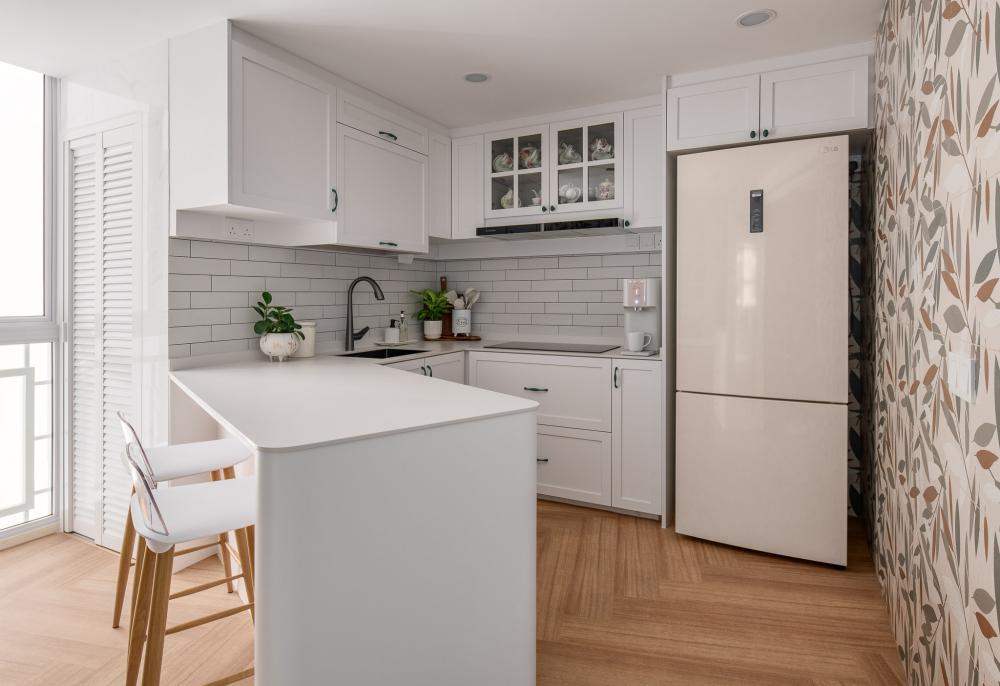 Vintage Kitchen with Kitchen Tap and Kitchen Cabinets