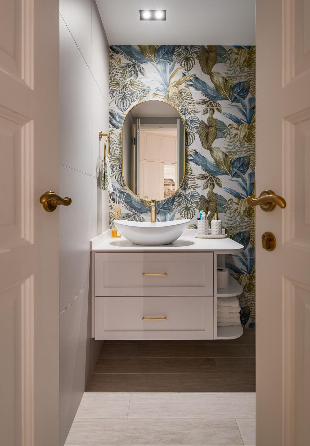 Vintage Bathroom with Mirror and Bathroom Mirrors