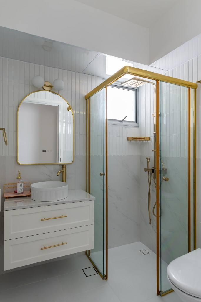 Modern Bathroom with Mirror and Bathroom Mirrors