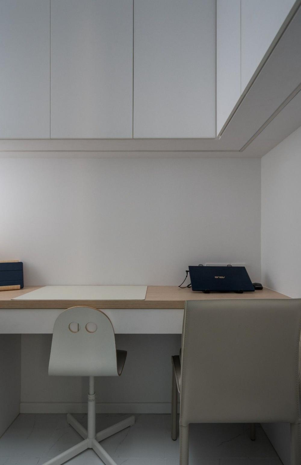 Modern Home Office with Desk and Desk Chairs