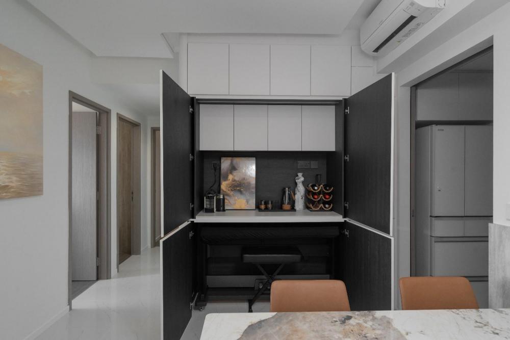 Modern Dining Room with Dining Table and Dining Chairs