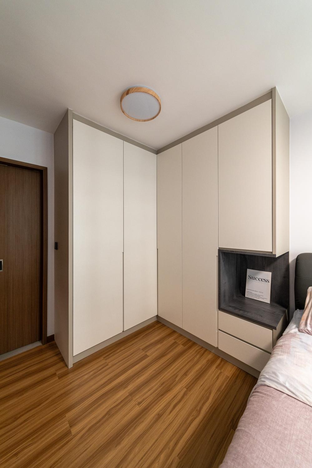 Modern Bedroom with Wardrobe and Queen Bed