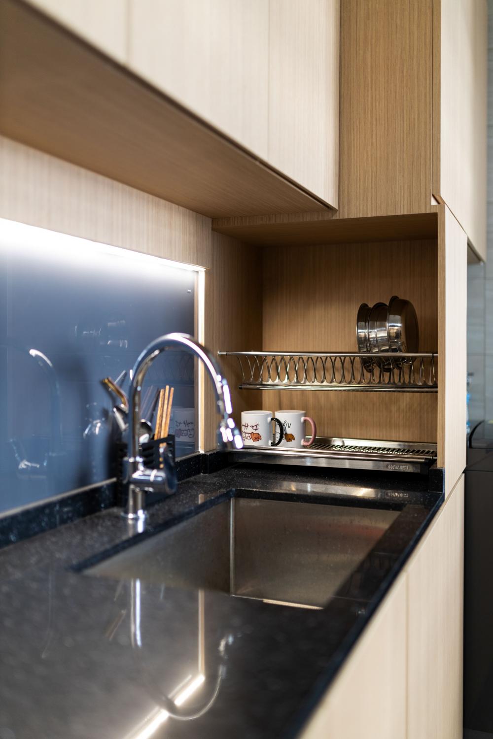 Modern Kitchen with Kitchen Island and Kitchen Accessories