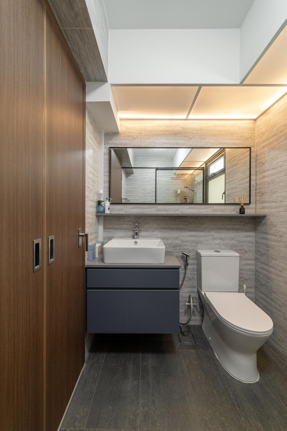 Modern Bathroom with Mirror and Bathroom Storage