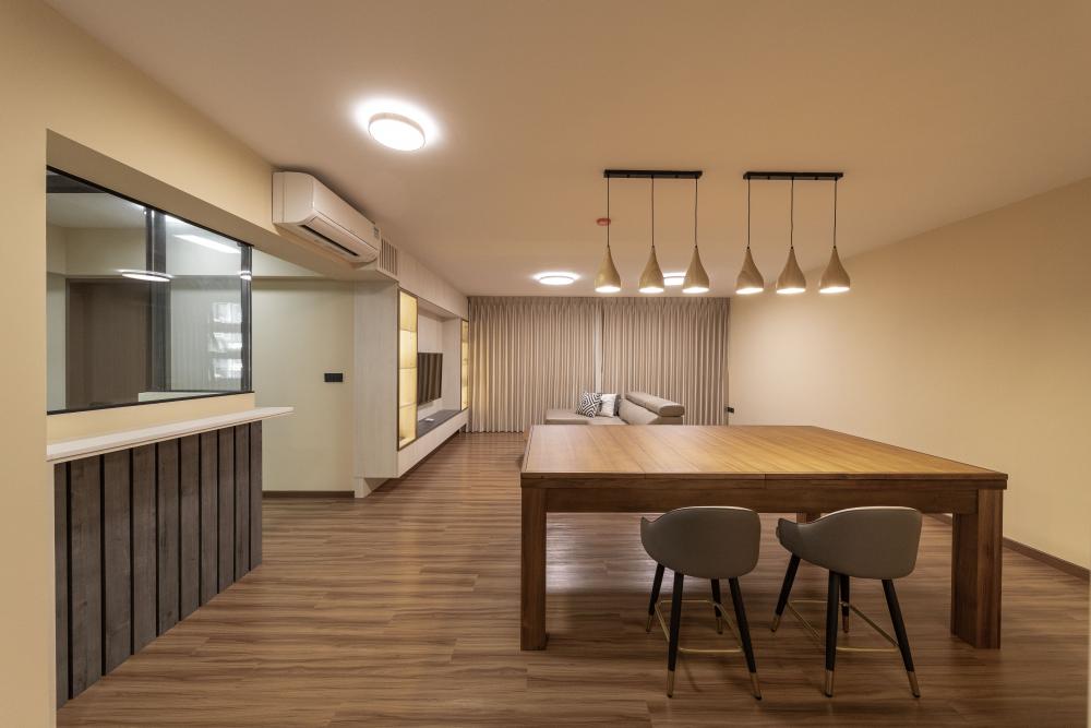 Modern Dining Room with Parquet Floor and Dining Table