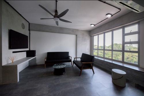 Industrial Resale 4-Room HDB by Goodman Interior