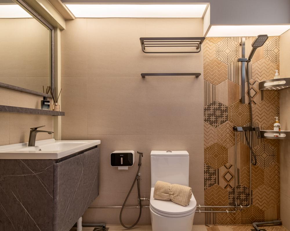 Modern Bathroom with Bathroom Storage and Bathroom Accessories