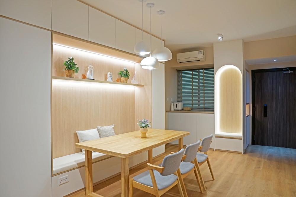 Scandinavian Dining Room with Dining Table and Dining Chairs