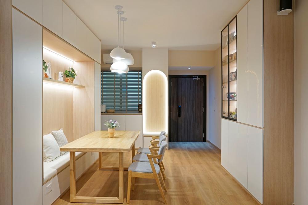 Scandinavian Dining Room with Dining Table and Dining Chairs
