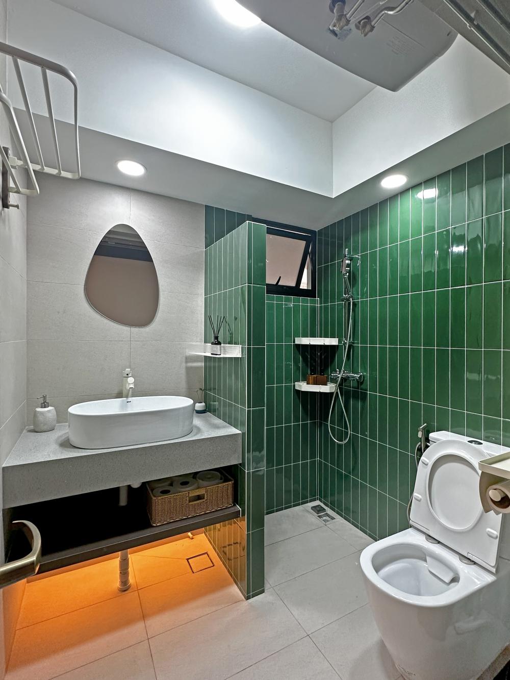 Scandinavian Bathroom with Mirror and Bathroom Storage