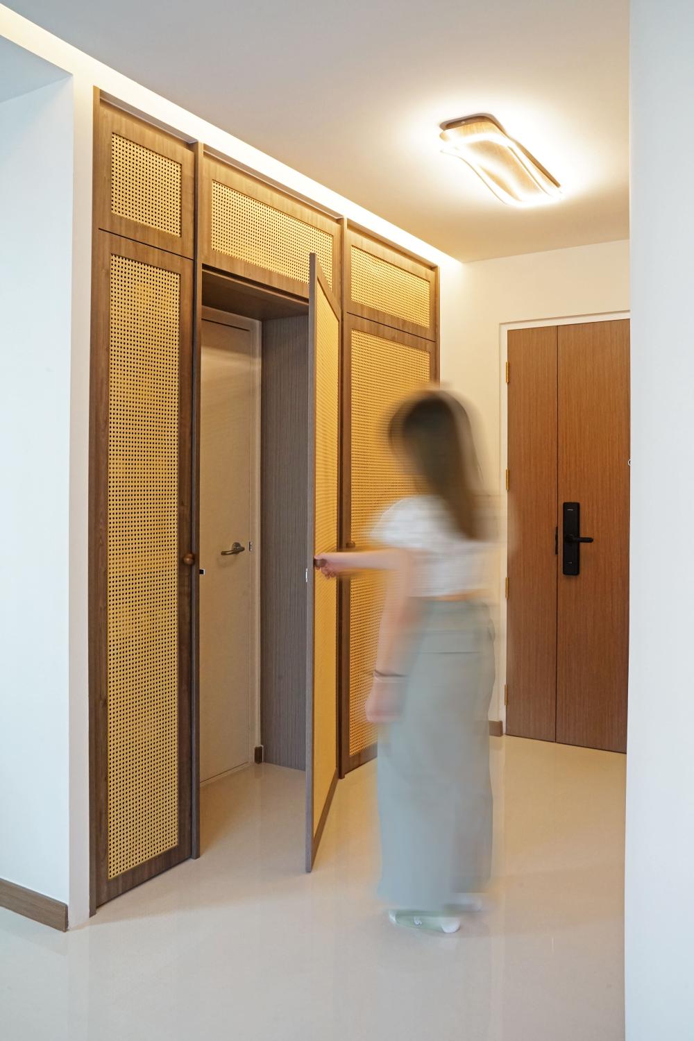 Scandinavian Entryway with Shoe Rack and Small Storage