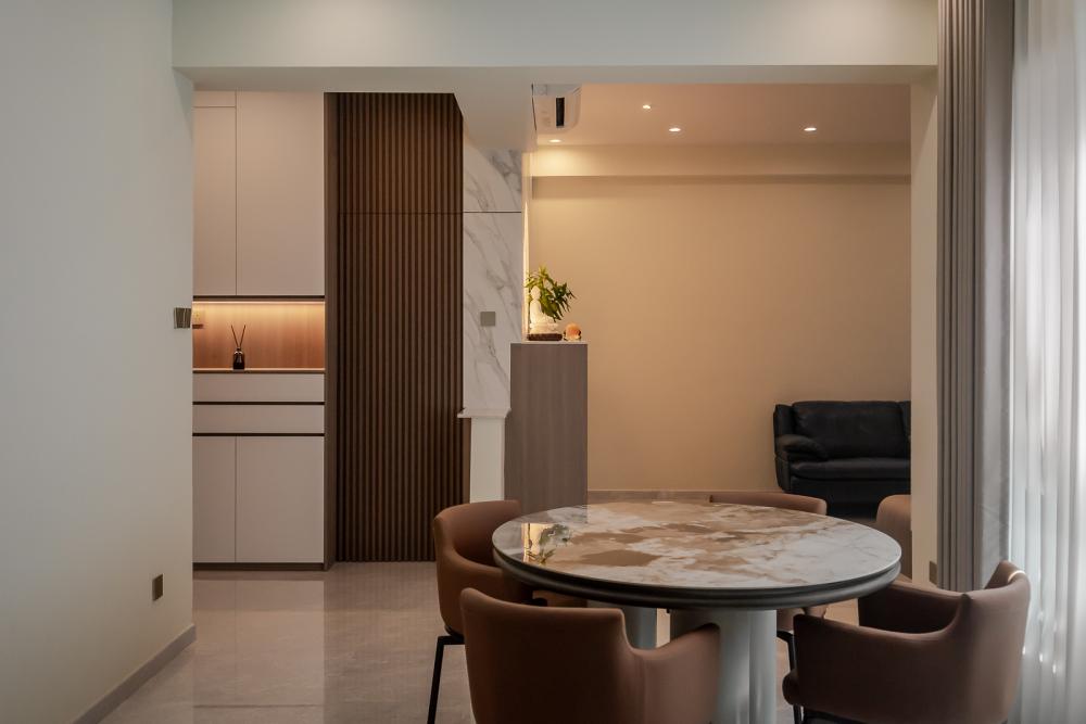 Modern Dining Room with Lighting and Lamps