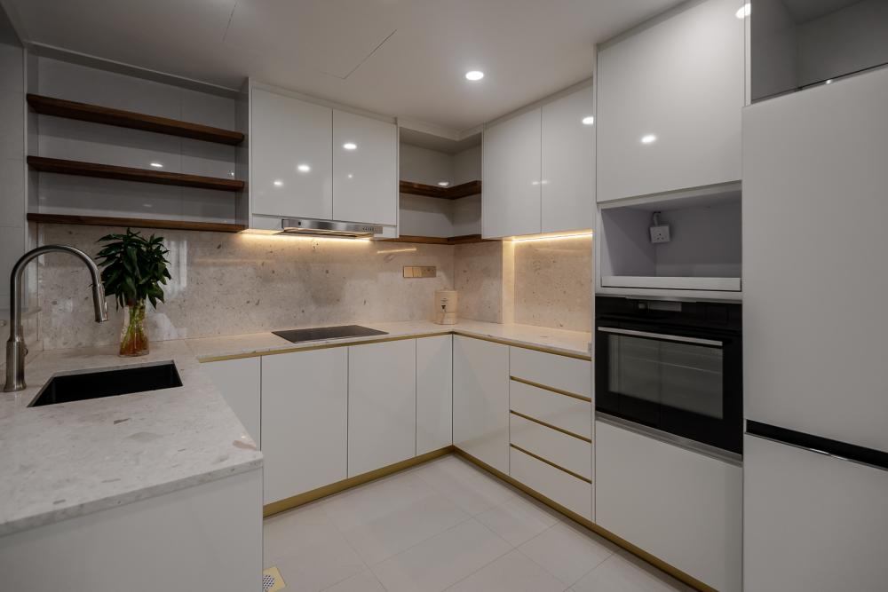 Modern Kitchen with Herringbone Tiling and Parquet Floor