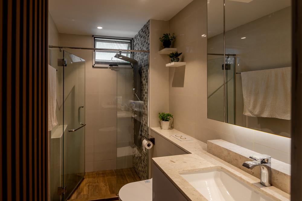 Modern Bathroom with Parquet Floor and Cement Floor