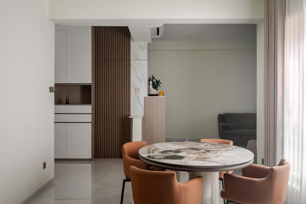 Modern Dining Room with Dining Table and Console Table