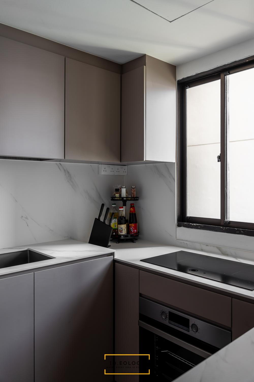 Contemporary Kitchen with Herringbone Tiling and Parquet Floor