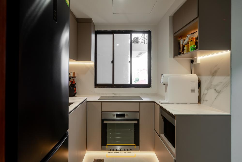 Contemporary Kitchen with Herringbone Tiling and Parquet Floor