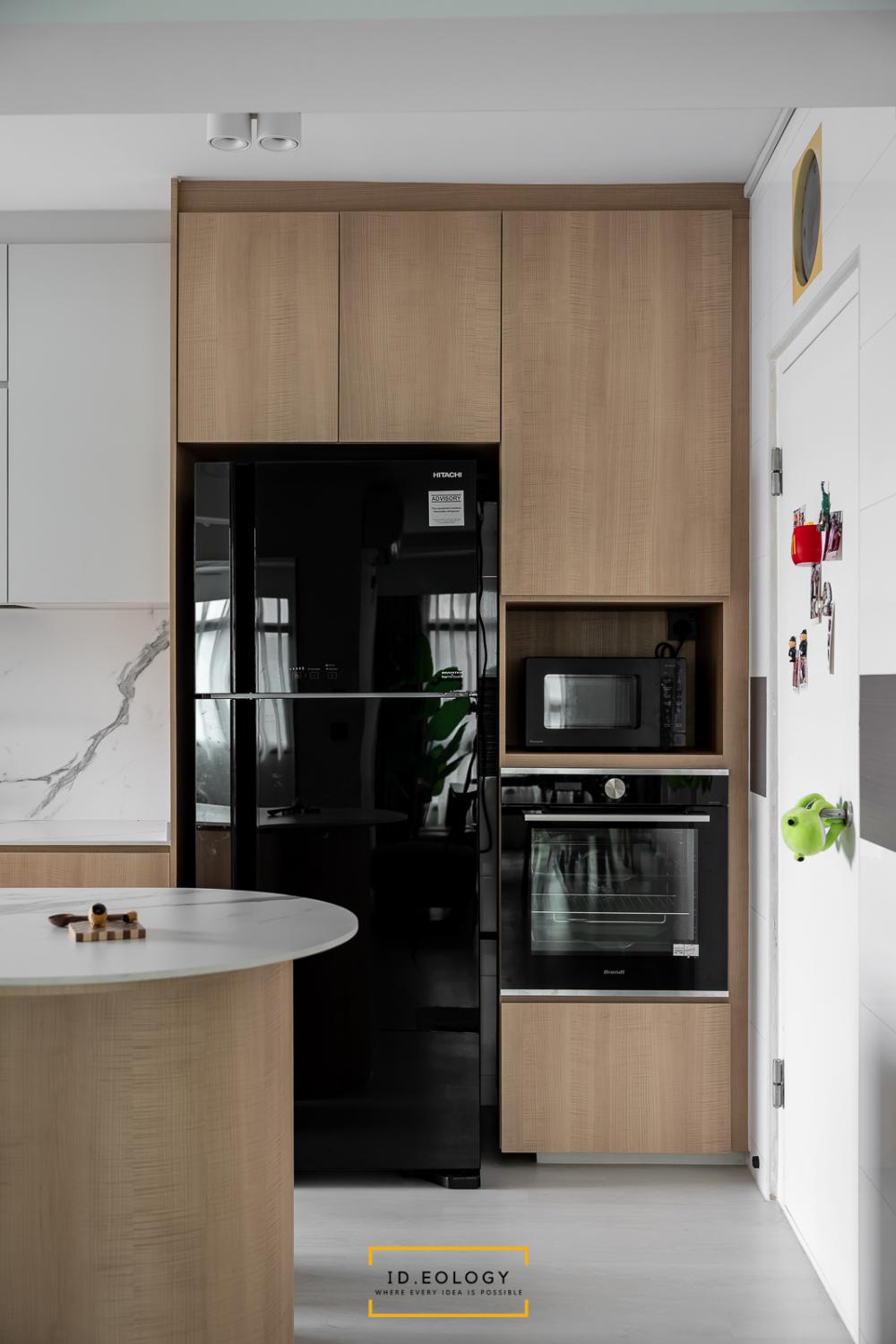 Contemporary Kitchen with Open Kitchen and Breakfast Counter