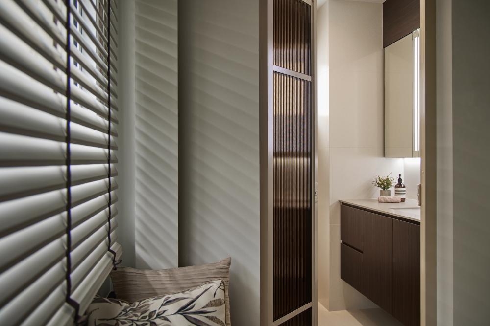 Contemporary Bathroom with Countertop and Homogeneous Tiles