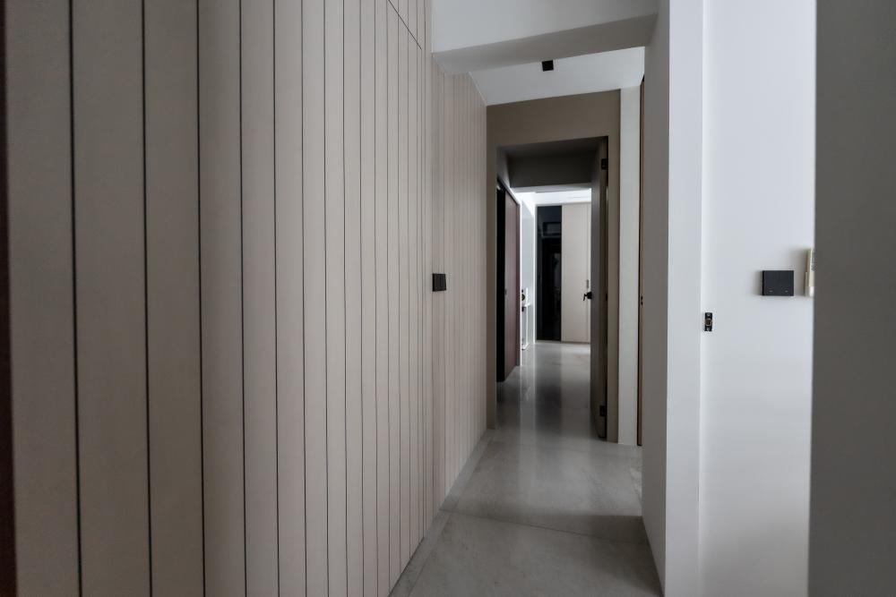 Minimalist Hallway with Homogeneous Tiles and Feature Wall