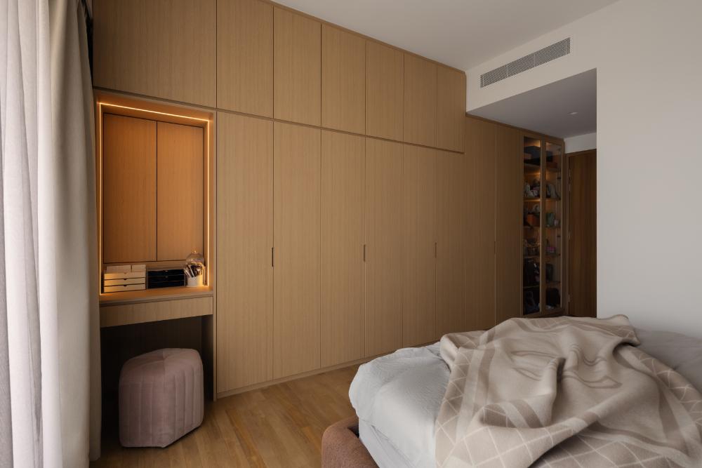 Transitional Bedroom with Vinyl Flooring and Parquet Floor