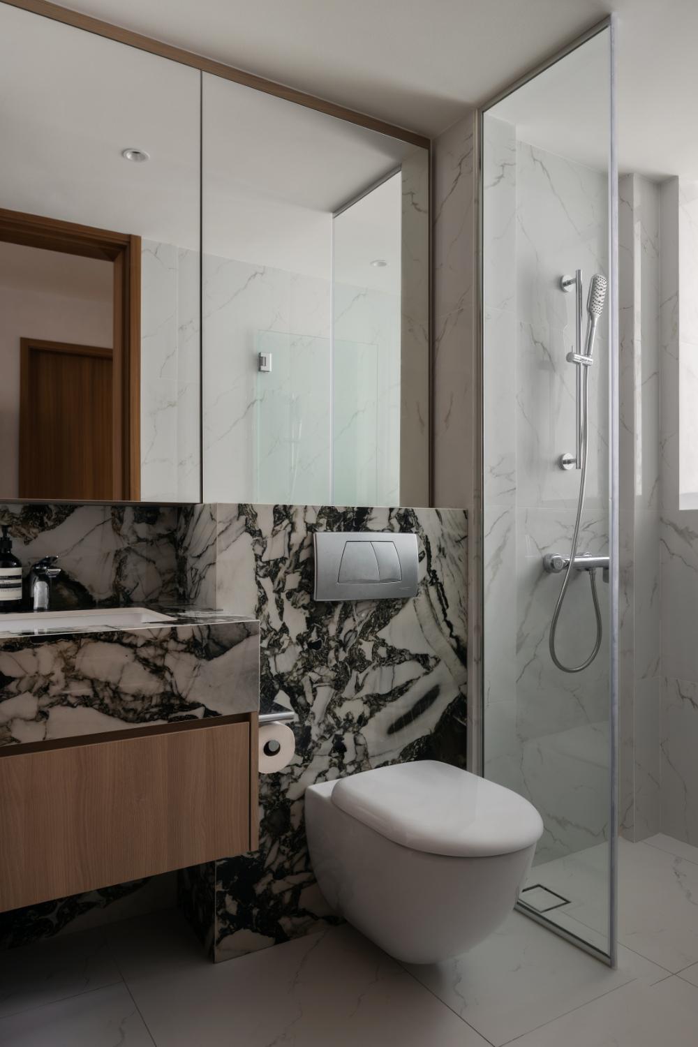Transitional Bathroom with Countertop and Homogeneous Tiles