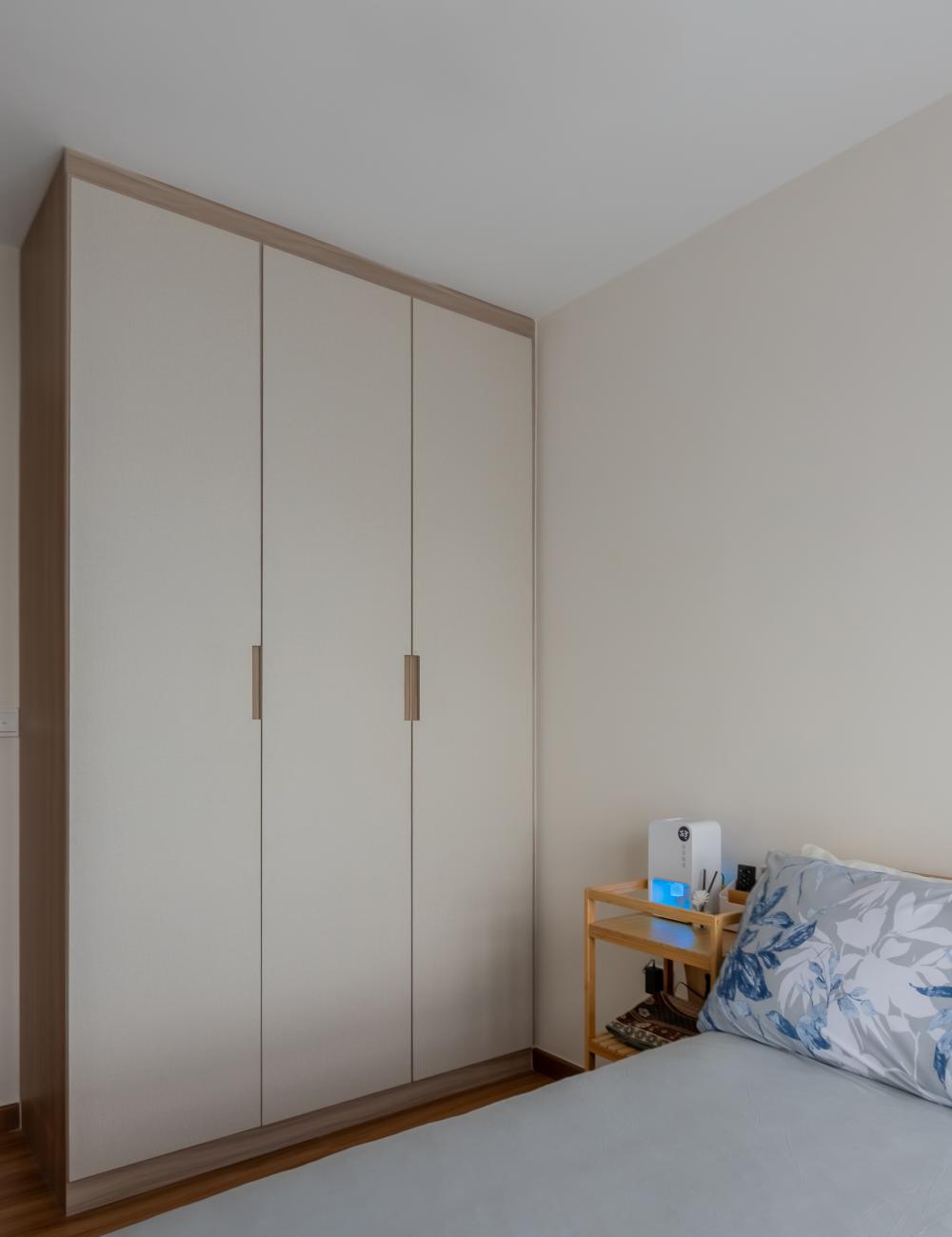 Modern Bedroom with Wardrobe and Closet