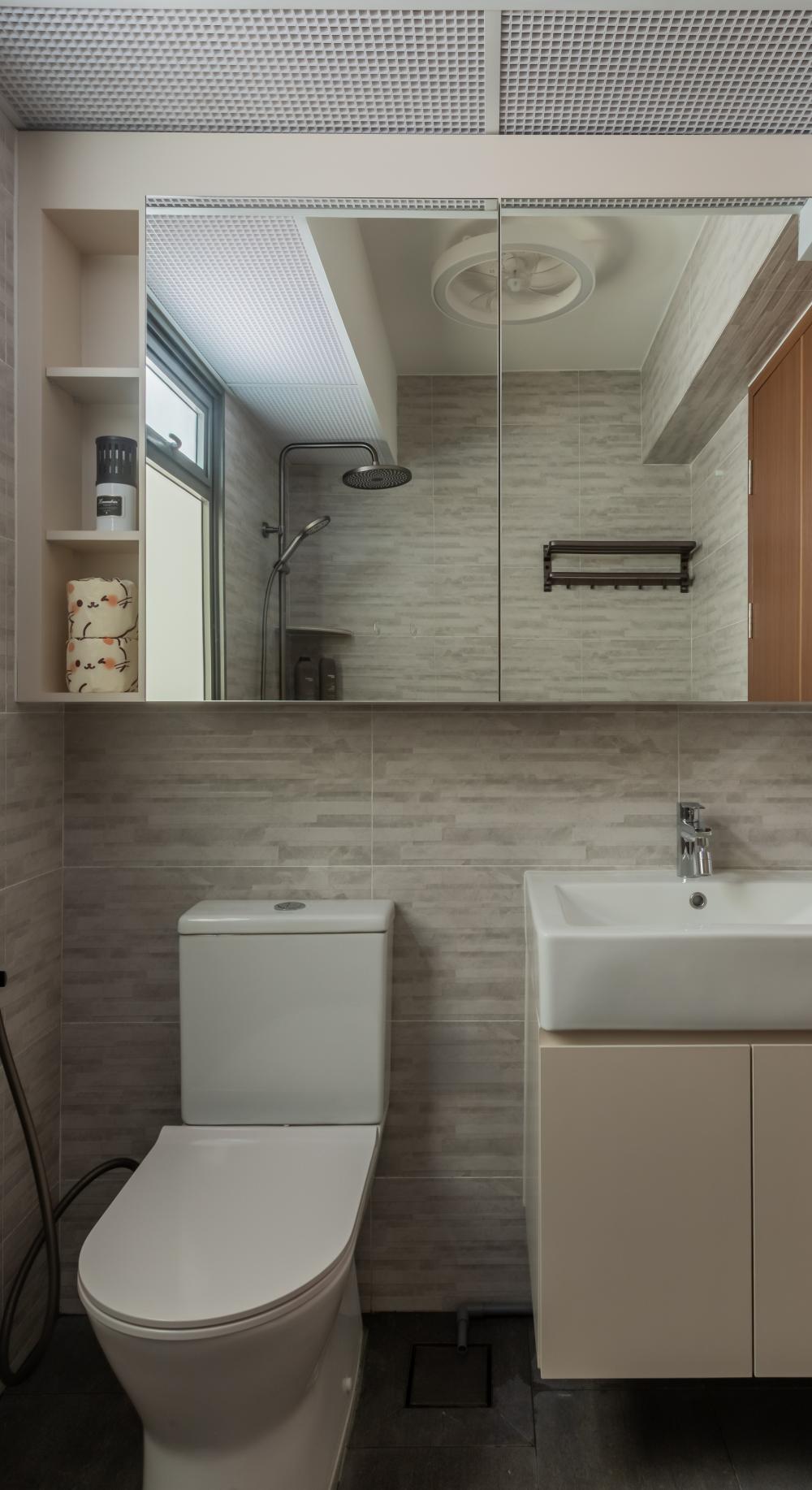 Modern Bathroom with Mirror and Wall Mirror
