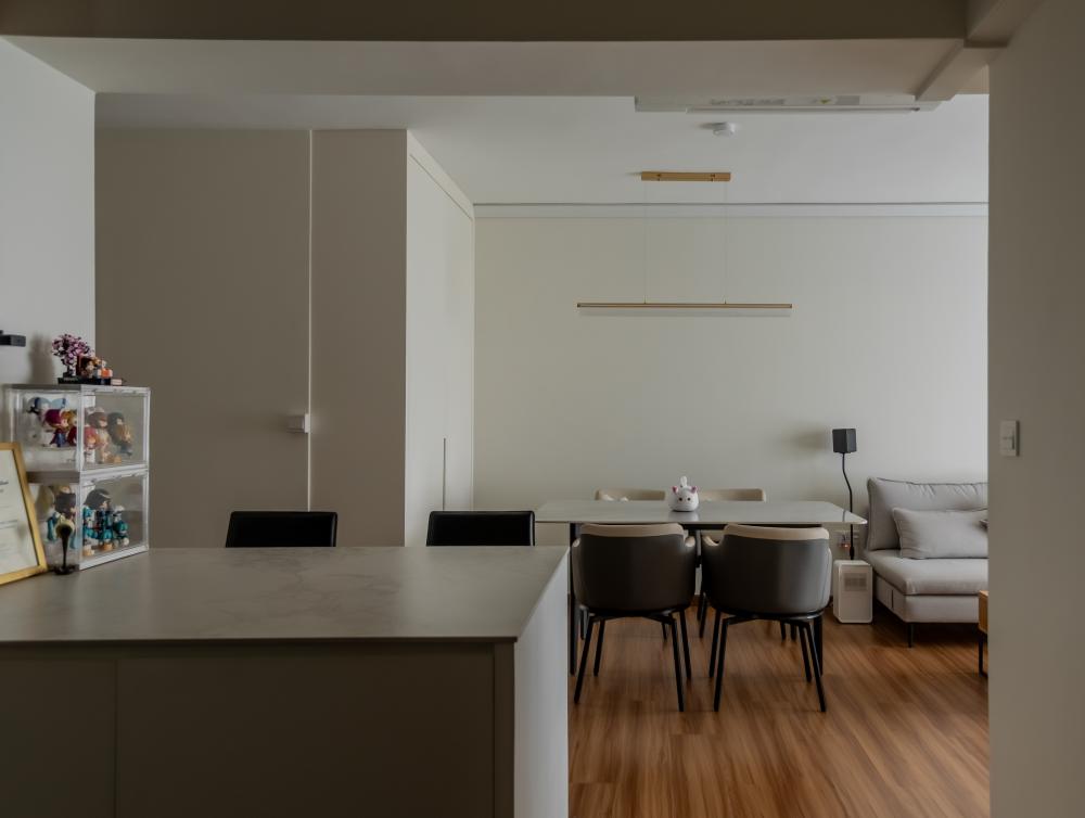 Modern Dining Room with Drop Light and Dining Table