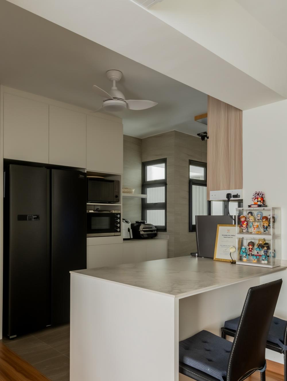 Modern Kitchen with Countertop and Open Kitchen