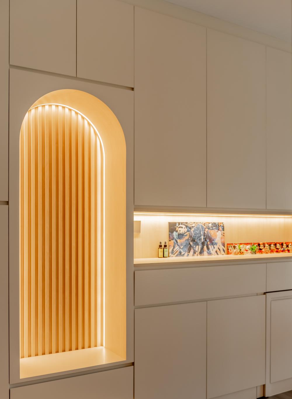 Scandinavian Entryway with Settee and Sofa