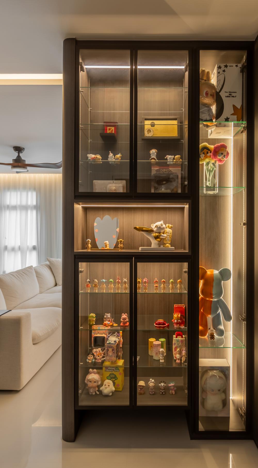 Minimalist Entryway with Storage Cabinets and Display Cabinets
