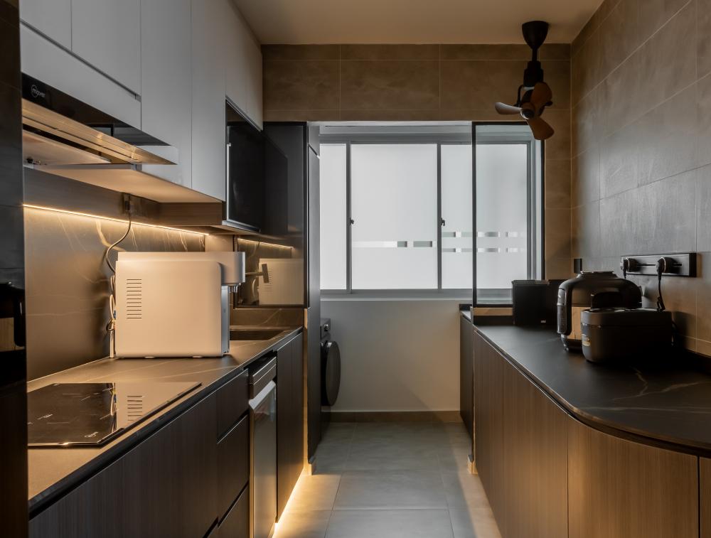 Minimalist Kitchen with Kitchen Window and Kitchen Island