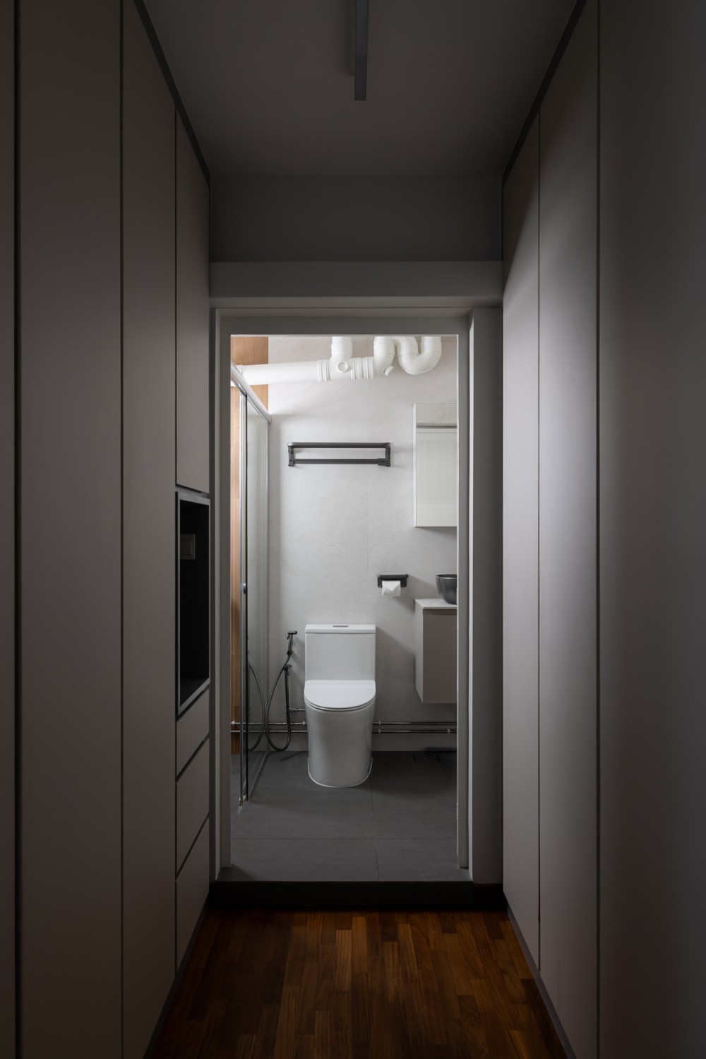 Modern Walk-in Wardrobe with Wardrobe and Storage Cabinets