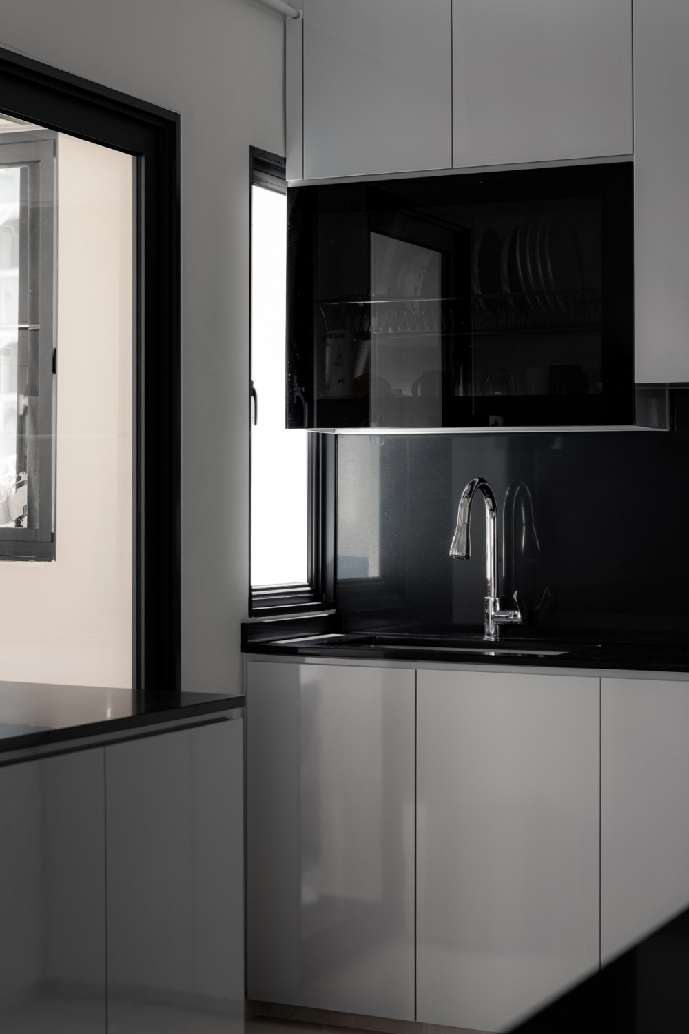 Contemporary Kitchen with Countertop and Open Kitchen
