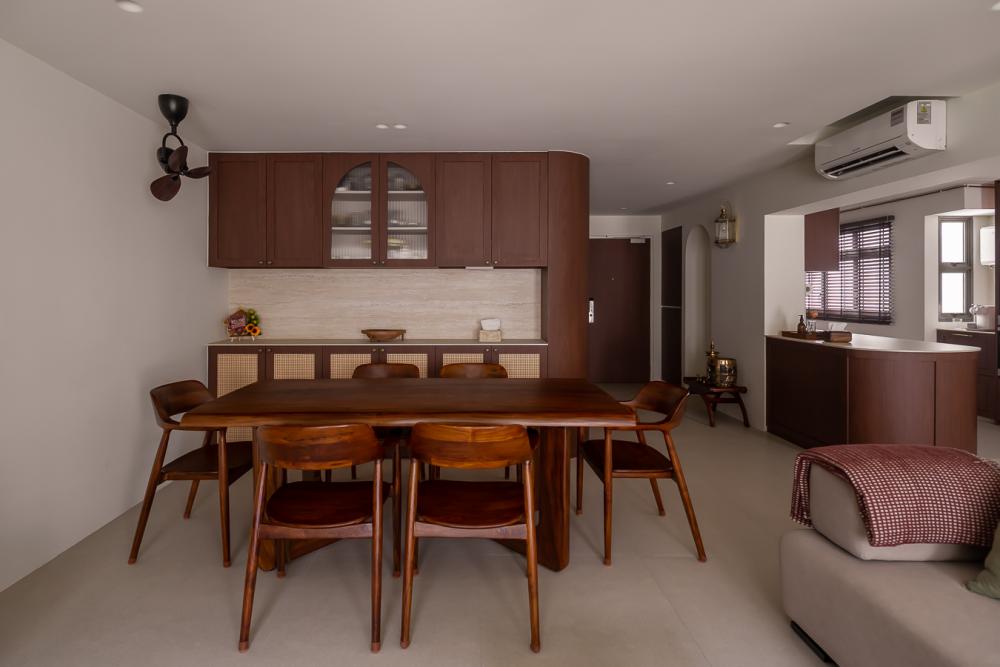 Vintage Dining Room with Dining Table and Dining Chairs