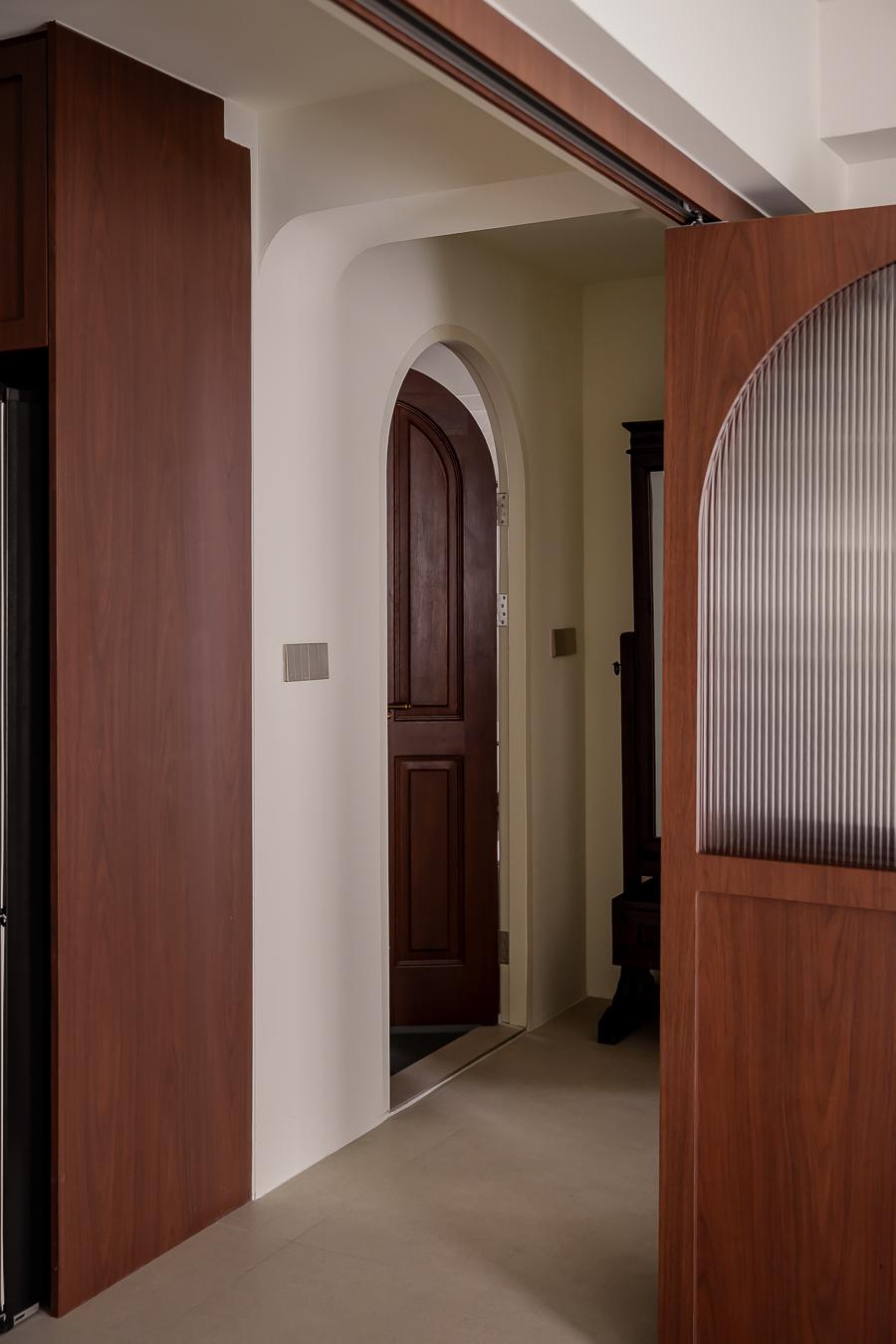 Vintage Hallway with Wardrobe and Sliding Wardrobe