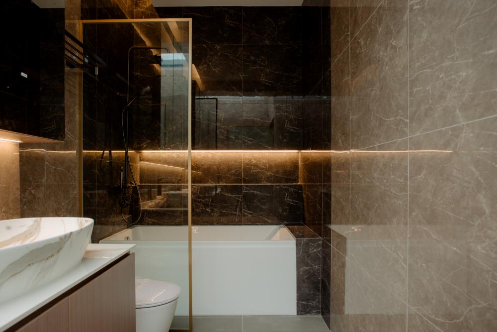 Modern Bathroom with Mirror and Laundry Baskets